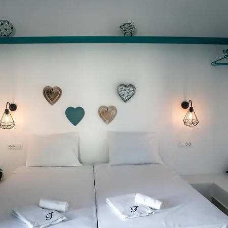 Sea & Sun Apart-hotel Haraki