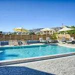 Sea & Sun Апарт-отель 4*